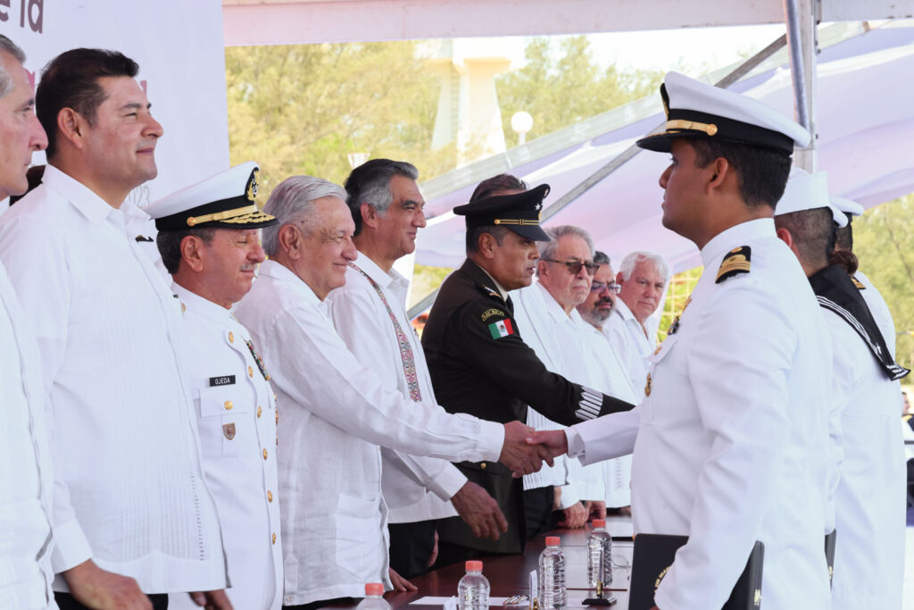 El presidente Andrés Manuel López Obrador Indicó que la Marina y la Armada de México están históricamente vinculadas a la defensa territorial y de la soberanía.