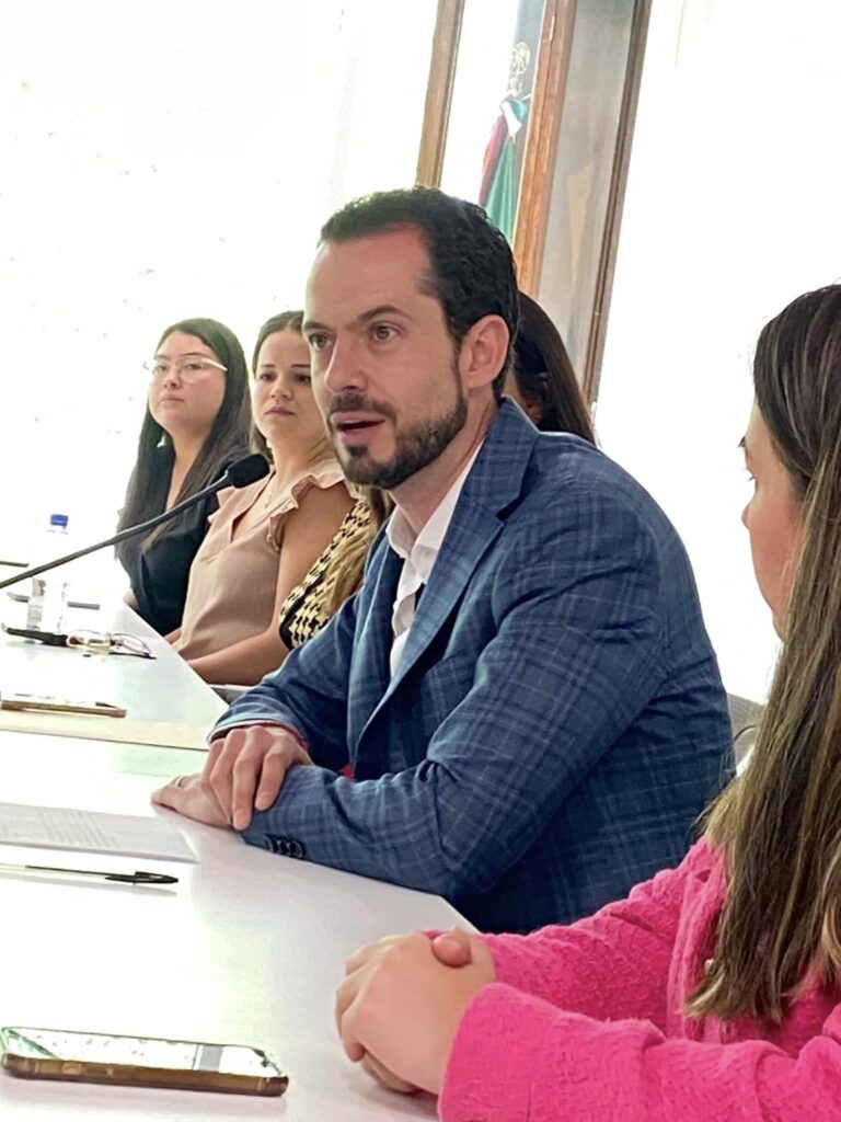 “Cerremos el paso a la impunidad, a los violentadores de género”, diputado Paul Ospital Carrera.