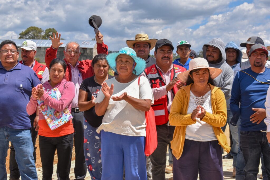 René Mejía realizó una gira de arranques de obra distintas comunidades.