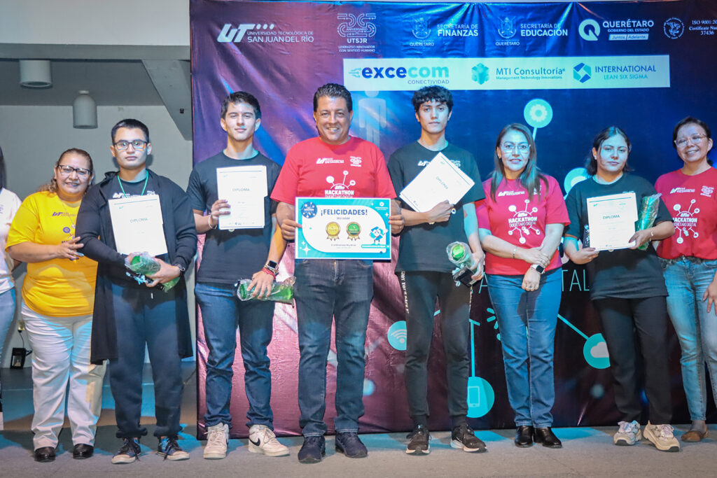 Premia UTSJR a ganadores del Hackathon Querétaro Digital