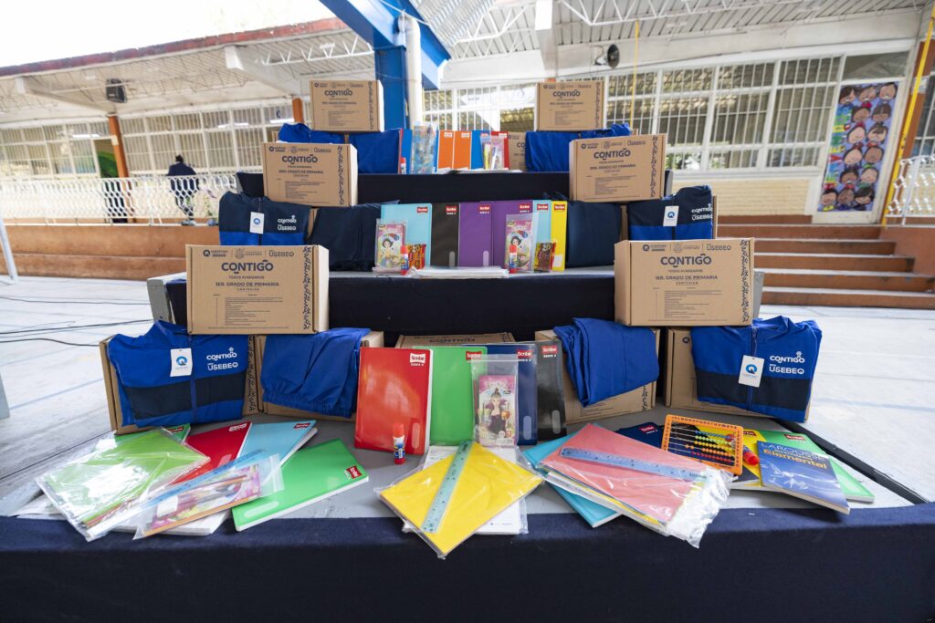 Arranca Mauricio Kuri entrega simultánea de útiles escolares y uniformes deportivos en el estado