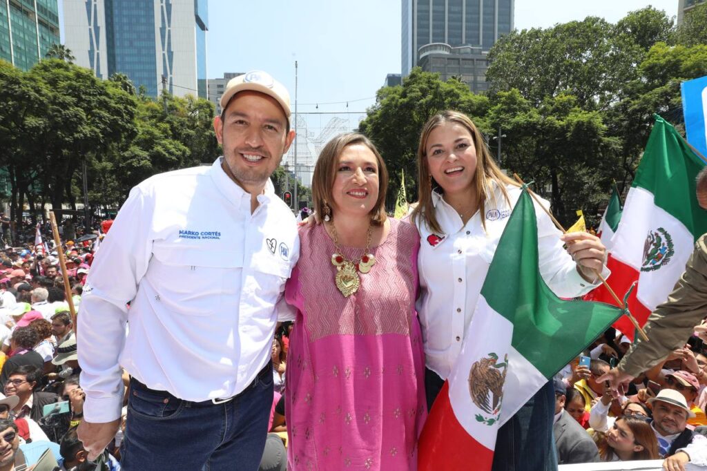 Xóchitl Gálvez recibe constancia para ser la representante del Frente Amplio por México en el 2024