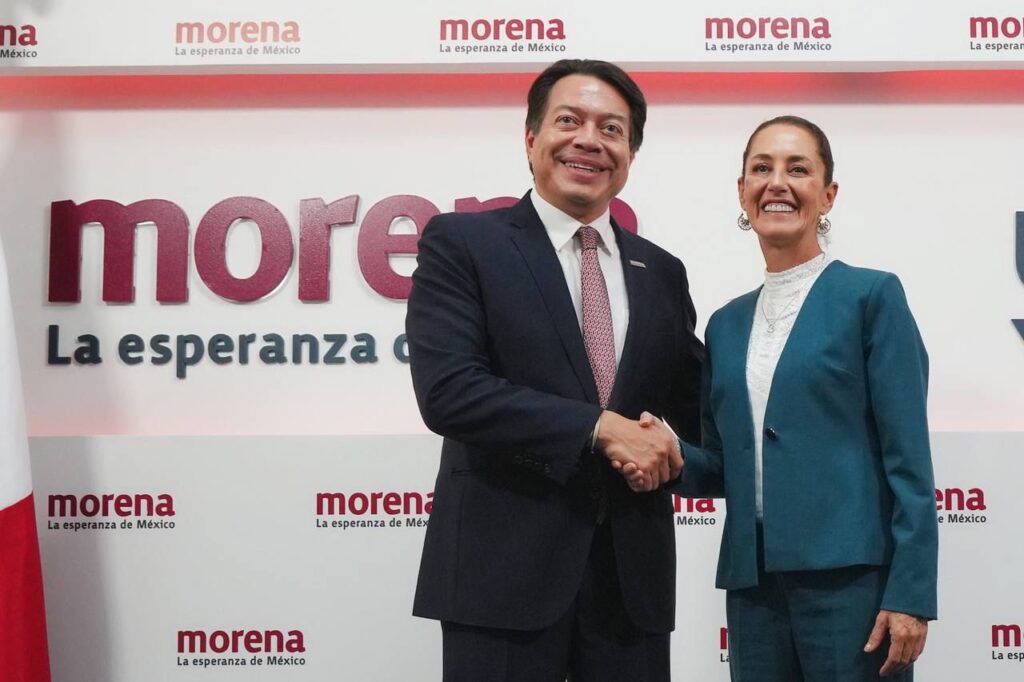 El presidente nacional de Morena, Mario Delgado, y la Coordinadora de Defensa de la Transformación, Claudia Sheinbaum,