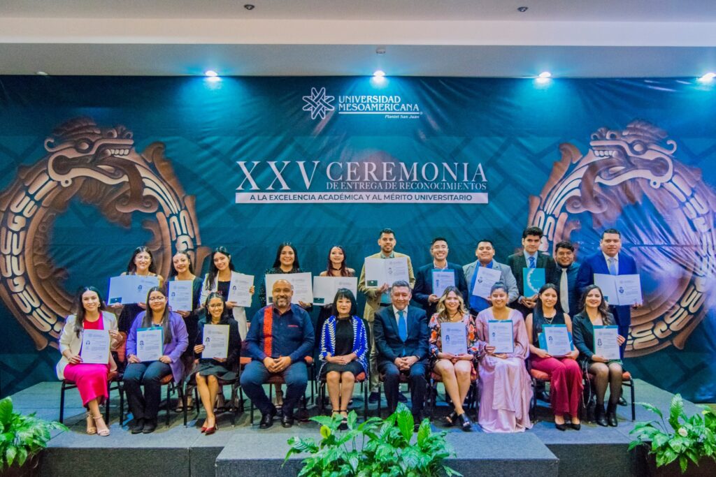 La Universidad Mesoamericana, plantel San Juan del Río, llevó a cabo su XXV ceremonia de reconocimientos a la Excelencia Académica