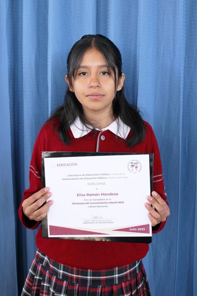 Elisa Ramón Mendoza ganadora de la Olimpiada del Conocimiento Infantil 2023.