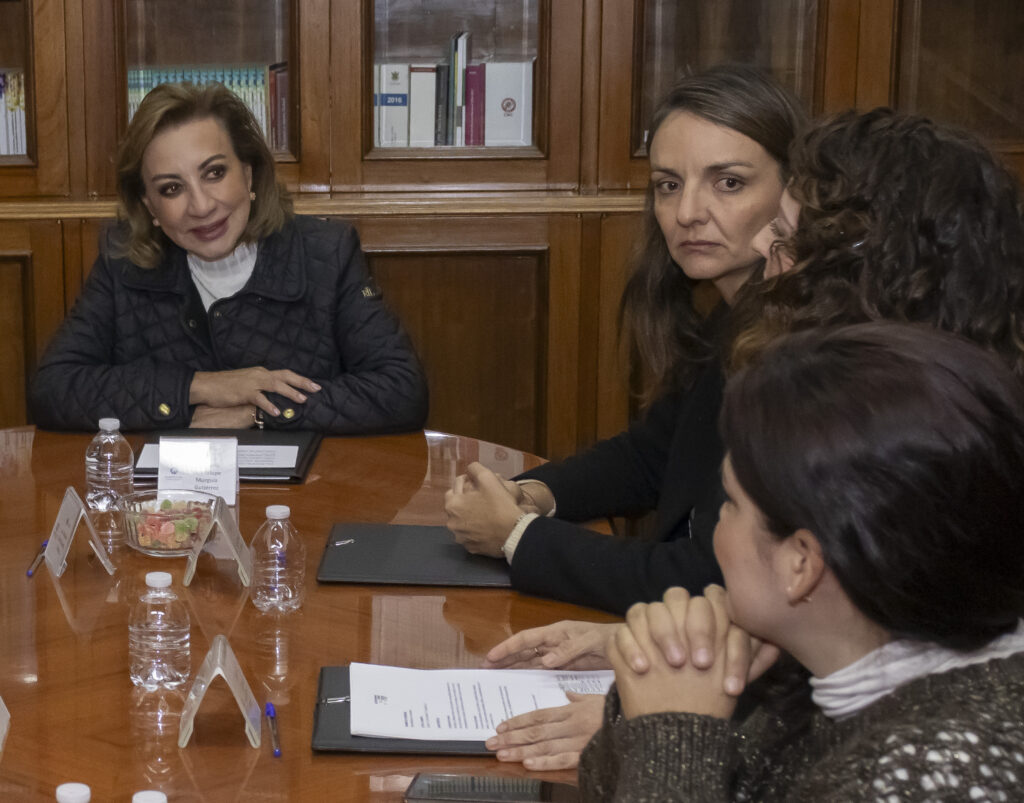 Autoridades y sociedad organizada formalizan convenio en beneficio de mujeres y hombres de San Juan del Río