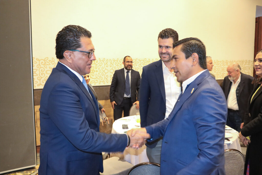 Compromete Pedro Escobedo duplicar apoyo para movilidad internacional en la UTSJR