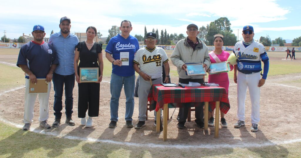 Homenaje a pioneros de Beisbol