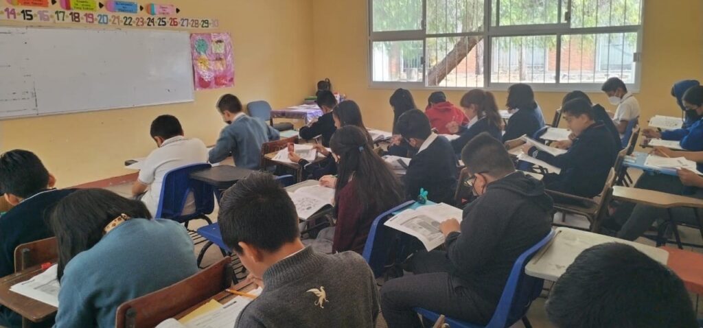 Regresan a clases 367 mil estudiantes de escuelas públicas de educación básica